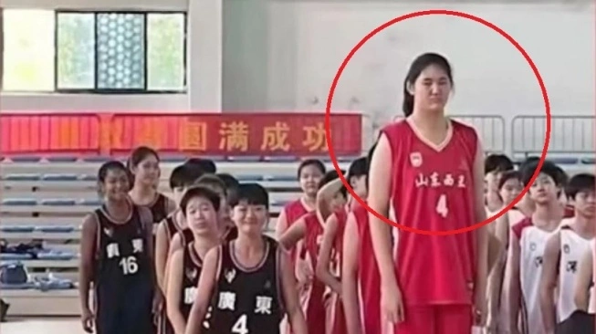Mengenal Sosok Zhang Ziyu, Pebasket dengan Tinggi 220 Cm yang Kalahkan&nbsp;Indonesia