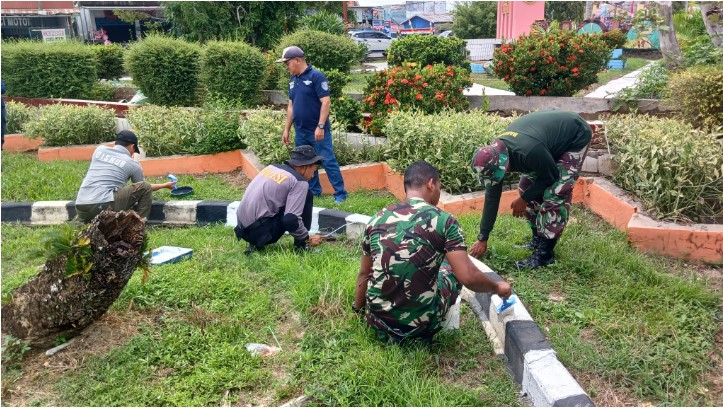 Semarak Kemerdekaan ke-79 RI, TNI-Polri dan Masyarakat Bersihkan Kota&nbsp;Buntok