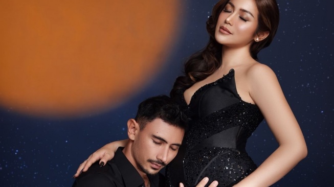 Ungkapan Bahagia Jessica Iskandar Bakal Dikaruniai Anak&nbsp;Perempuan