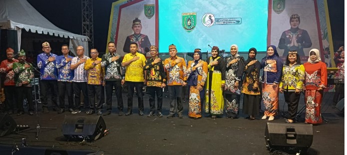 Pj. Bupati Buka Barsel Expo 2024, Stadion Batuah Dipenuhi Ribuan&nbsp;Pengunjung
