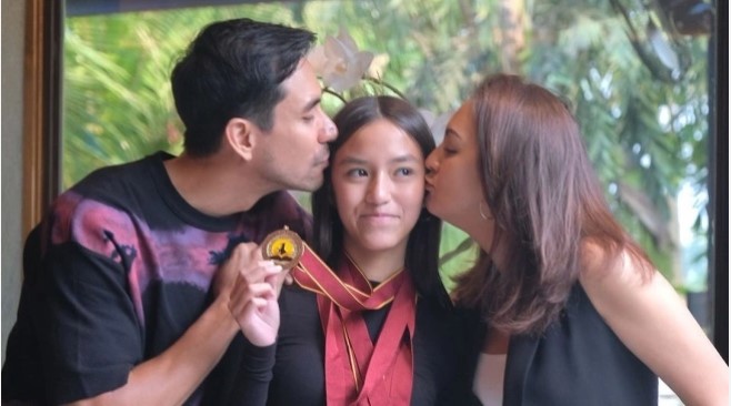 Queenesia Sabrina Sinathrya Cetak Prestasi Gemilang di Ajang Internasional, Donna Agnesia dan Darius Sinathrya&nbsp;Bangga